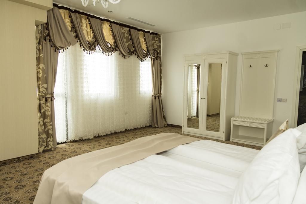 Pik Elegance Hotel Ploieşti Quarto foto