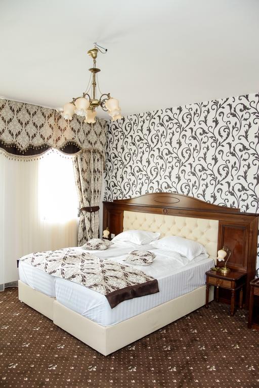 Pik Elegance Hotel Ploieşti Quarto foto