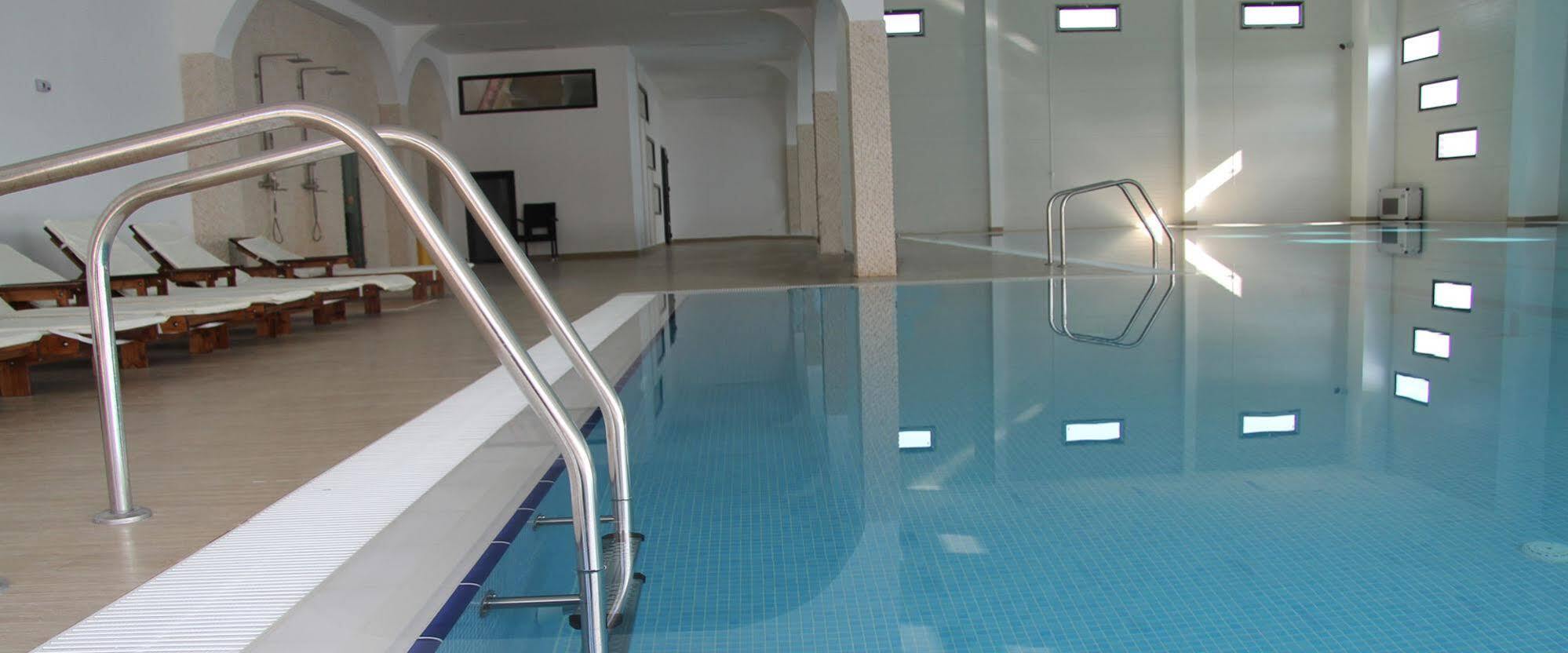 Pik Elegance Hotel Ploieşti Exterior foto