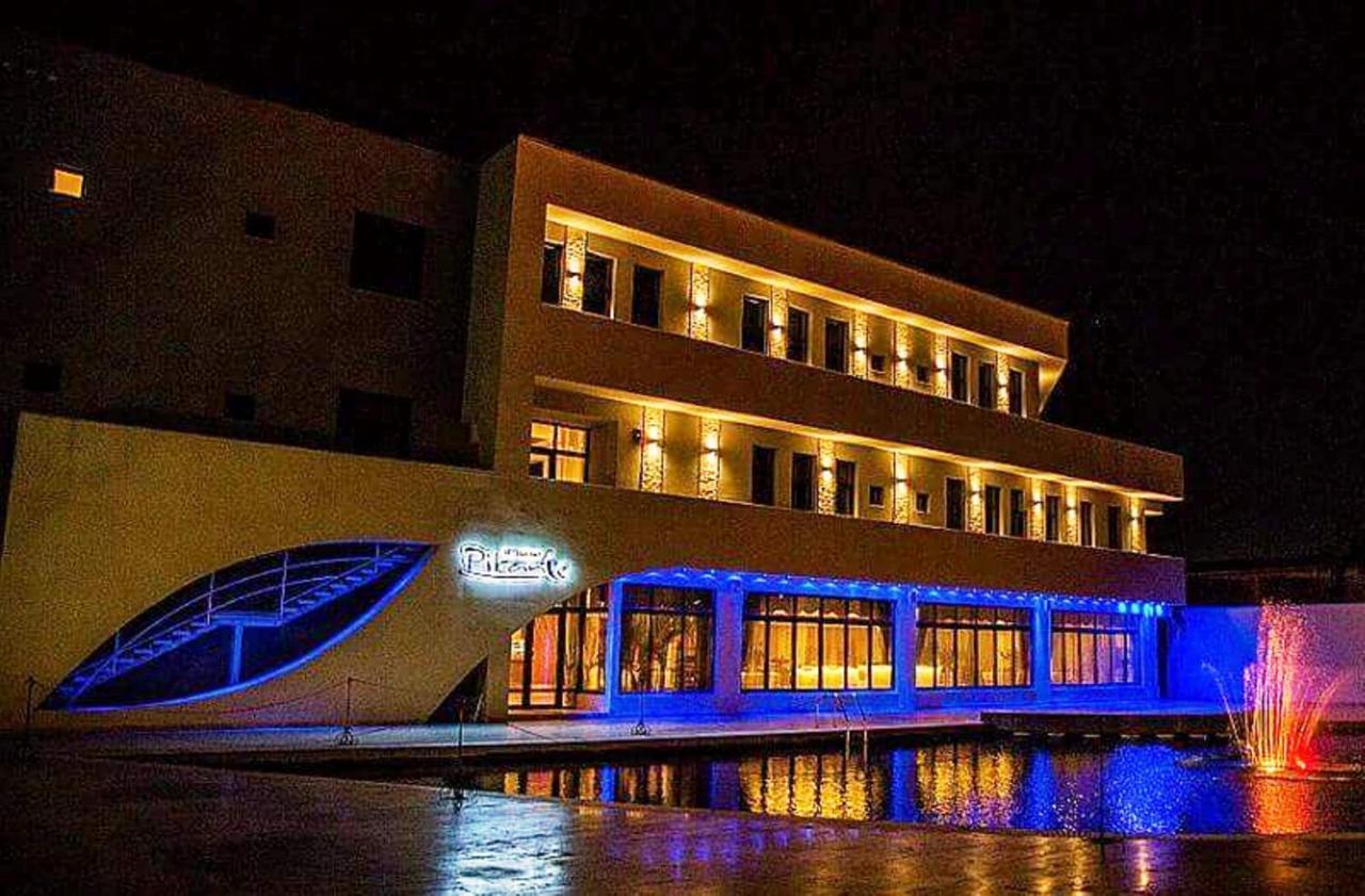 Pik Elegance Hotel Ploieşti Exterior foto